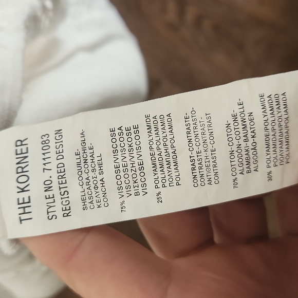 The Korner Lace Trim Top - Picture 7 of 7